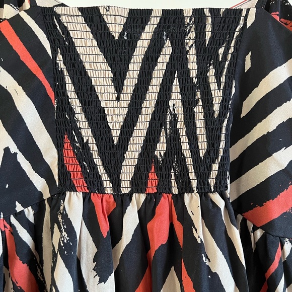 Independent French brand dress for current trend of black and red mixed design - Picture 4 of 4